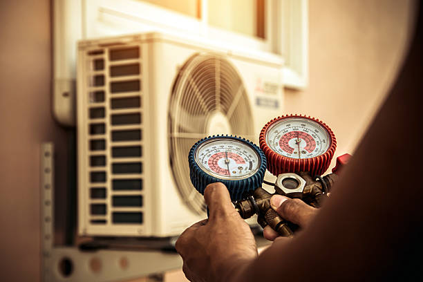 Professional Hvac technician working in Parnell, IA